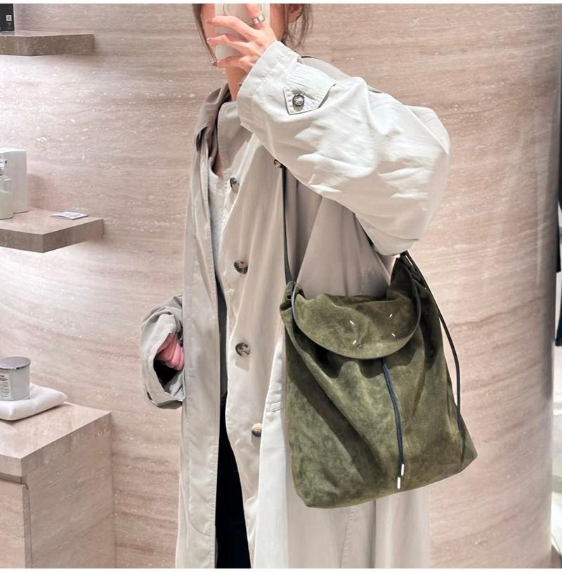 [스페셜오더]Maison Margiela-55267 메종 마르지엘라 스웨이드 드로스트링 크로스바디 버킷백 그린